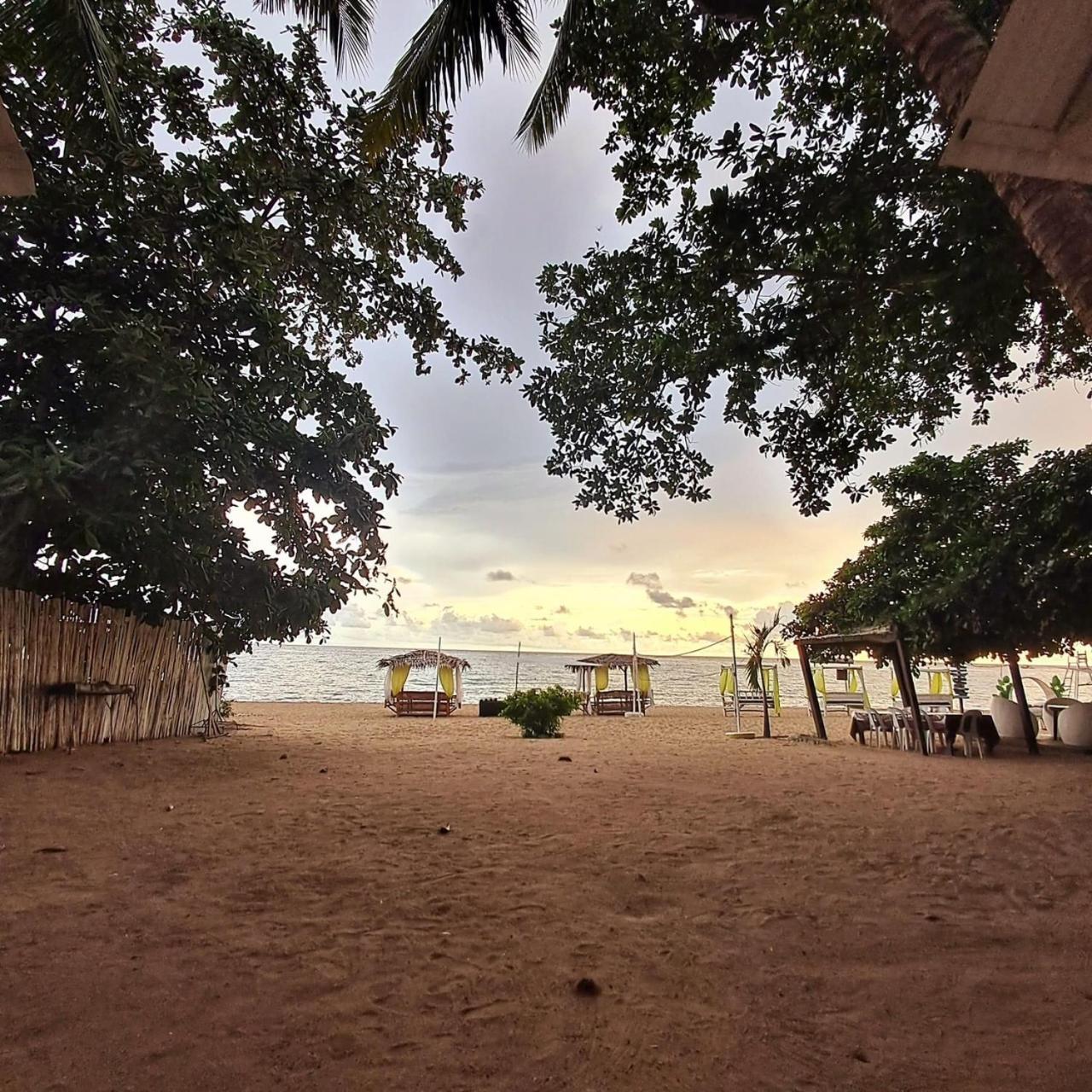 Brazaville Beach Resort Hinoba-an Luaran gambar